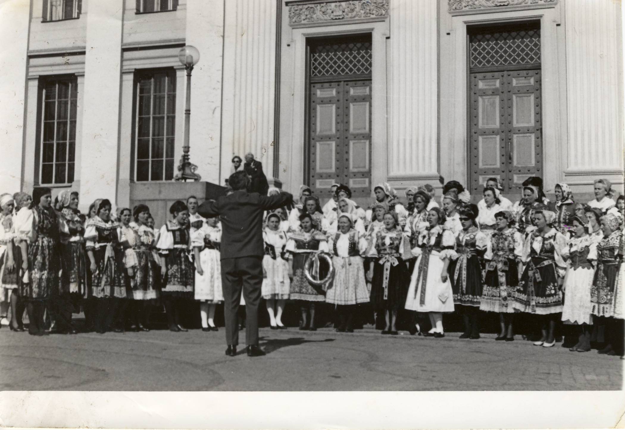 1966-Oslo_pred_univerzitou